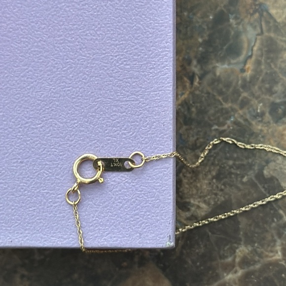 Michael Hill 10k/Diamond Necklace ❤️❤️ - Picture 3 of 5